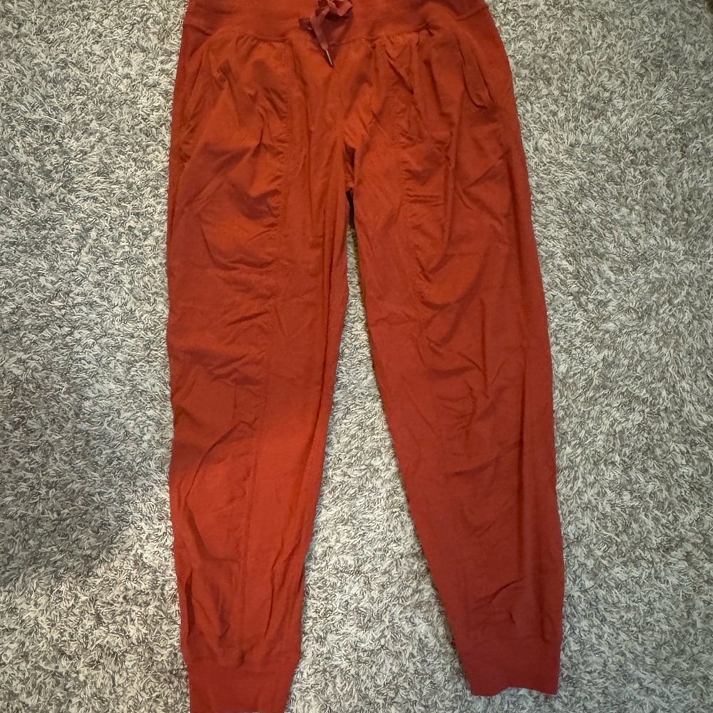 Lululemon Dance Studio Mid-Rise Jogger in Cayenne Size 14